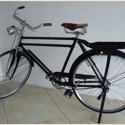 Klassischer Stil Niederländisches Fahrrad für Männer mit Achterbremse und gewöhnlichem Pedaltyp