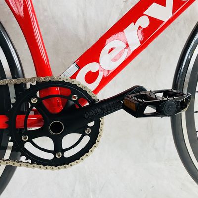 12 kg 700C Einzelgeschwindigkeitsbahn Aluminiumrahmen Festgetriebe Fahrrad mit Kohlenstofffaser Gabel