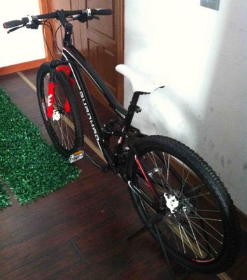 7005 Aluminiumrahmen 24S Shimano Altus 3x8 Geschwindigkeiten Vollfederung Mountainbike 17KG