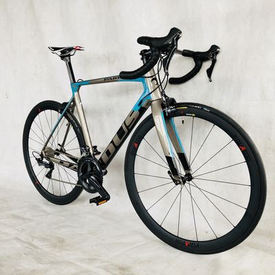Carbonfaserfelg Material 22-Geschwindigkeit Shimano ULTEGRA R8000 Aluminiumlegierung Stamm Rennrad
