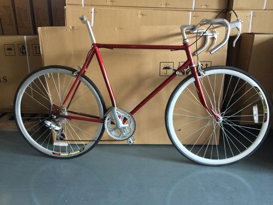 700C Road Bike mit Hi-Ten Stahl-Lugged Frame Shimano 14S Klassiker und Zählerbremse
