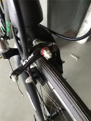 Shimano Derailleur 700C Aluminium-Straßenrad mit Tsunami-Rahmen und 160 kg Tragfähigkeit