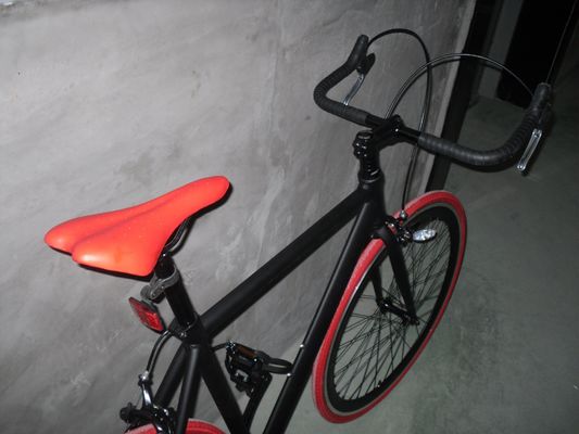 700C Vollmatte Schwarz OEM Aluminiumrahmen Einzelgeschwindigkeits-Straßenrad Bruttogewicht 13KG