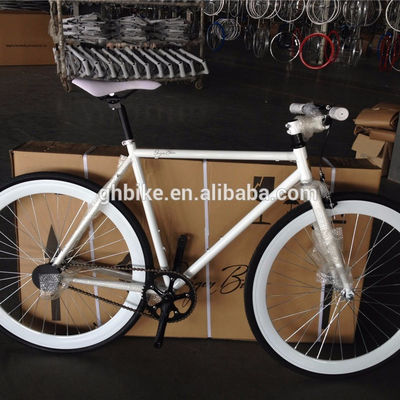 Einfahrrad 700c Fixie Bike mit KMC-Kette und Bruttogewicht 13 kg