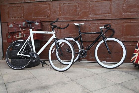 Einfahrrad 700c Fixie Bike mit KMC-Kette und Bruttogewicht 13 kg