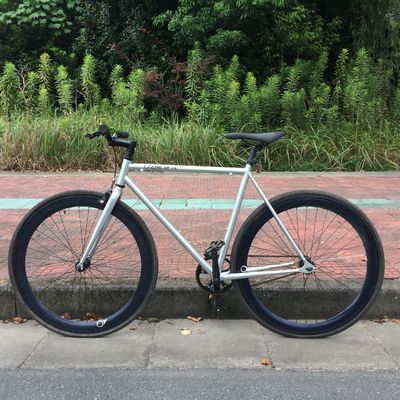 Einfahrrad 700c Fixie Bike mit KMC-Kette und Bruttogewicht 13 kg