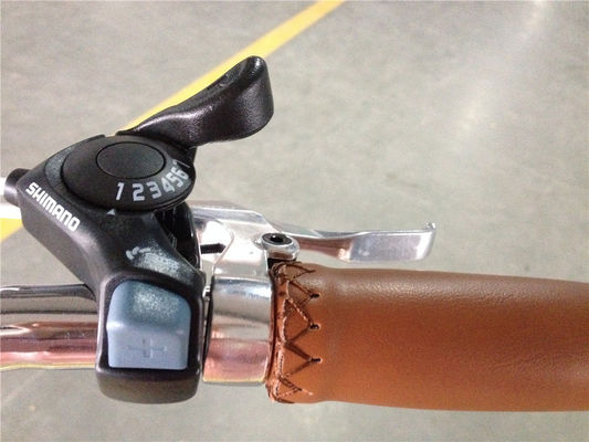 15kg Frauen-Step durch Fahrrad DAMEN Klassische 7-Geschwindigkeits-Fahrrad mit zwei Körben Design