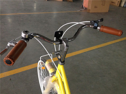 Vintage-Frauen-Step-Through-Fahrrad mit Vorderkorb und 7-Gang-Klassiker-Design