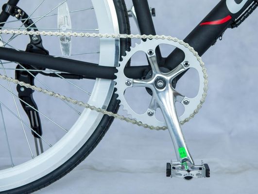 700C Aluminium Elektrofahrrad CE EN15194 Zertifiziert 36V 350W Motor 10,8AH versteckte Lithiumbatterie
