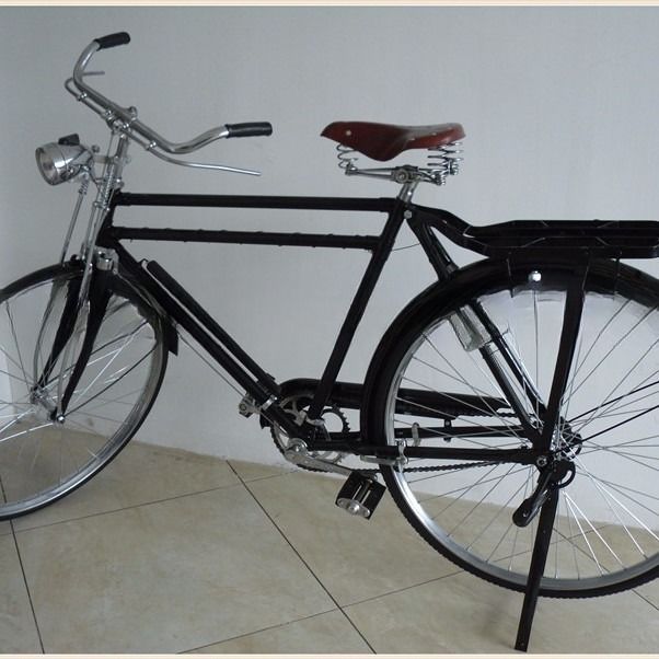Klassischer Stil Niederländisches Fahrrad für Männer mit Achterbremse und gewöhnlichem Pedaltyp
