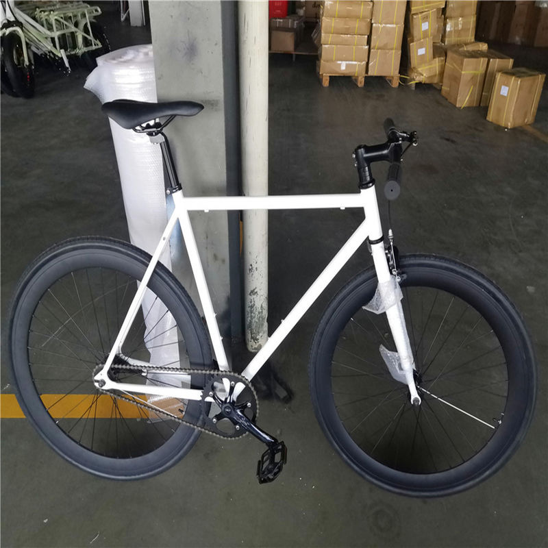 Glanz weißer Rahmen für Erwachsene 700C Einfahrrad Fahrrad mit Festgetriebe Fahrräder mit Achterbremse