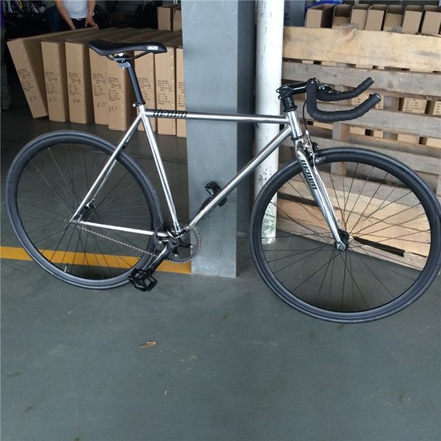 700C Single Speed Flip Flop Fixie Bike mit Festrahmen 11kg OEM Anpassung Chrome